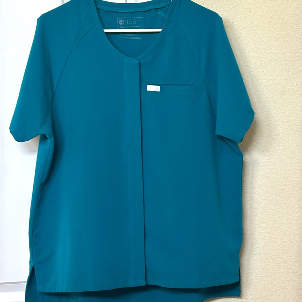 Figs Tela Scrub Top